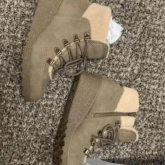 JellyPop Wedge Boots for Girls Size 5M New without box - Picture 2 of 4